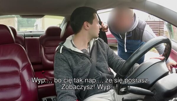 Z łapami na kobietę!